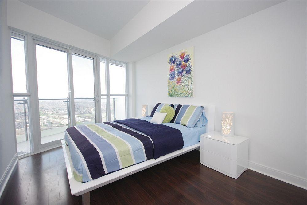 Downtown Mississauga Executive Suites Sq1 Exterior foto