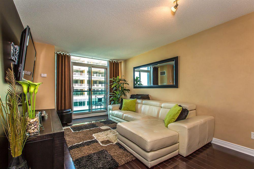 Downtown Mississauga Executive Suites Sq1 Exterior foto