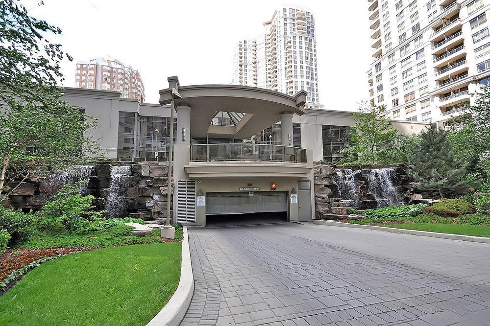 Downtown Mississauga Executive Suites Sq1 Exterior foto